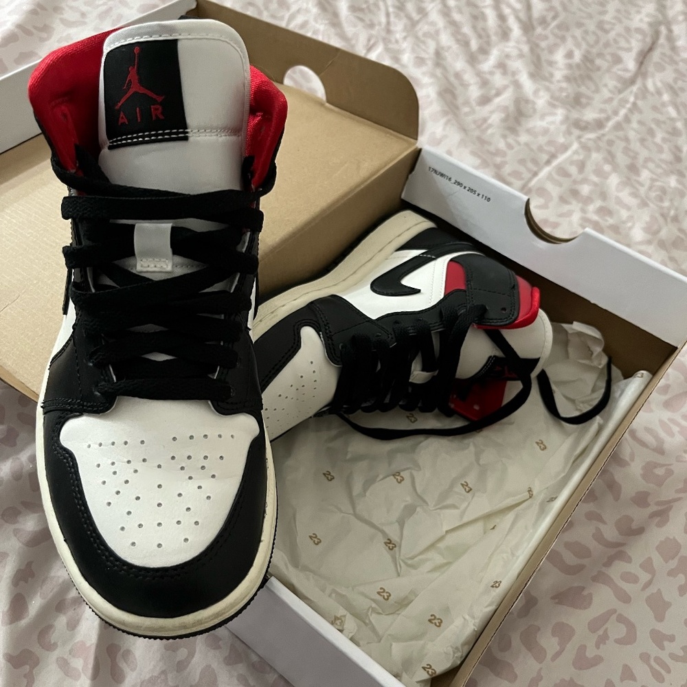 Women’s Air Jordan 1s mid